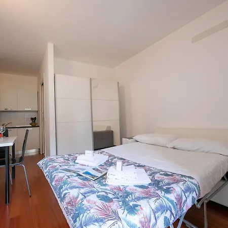 Moonlight - 150m From The - Happy Apartment *
